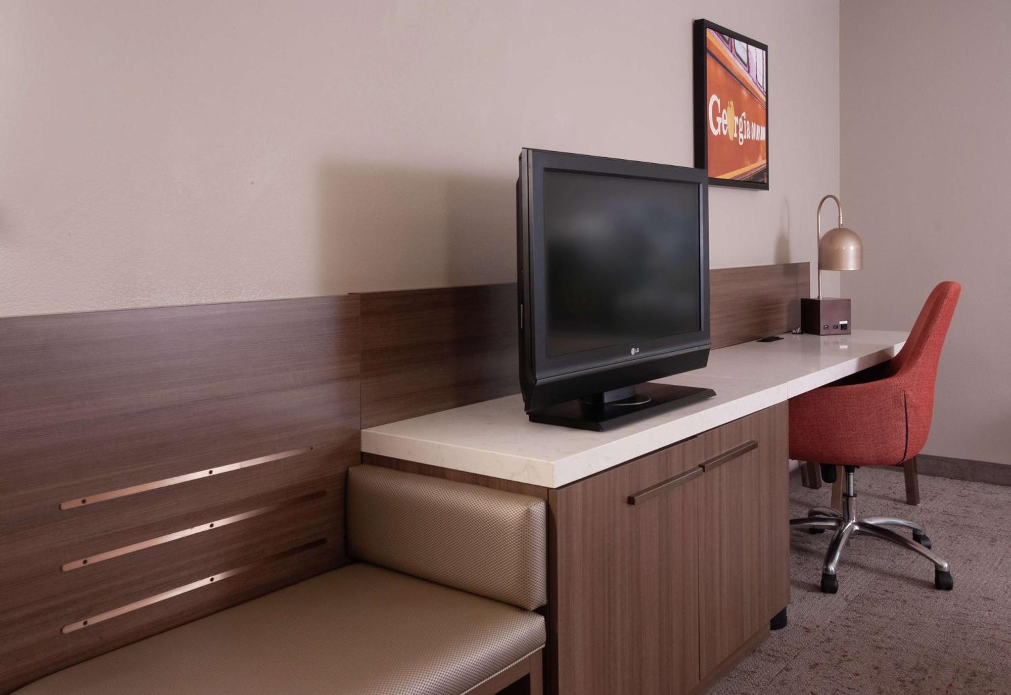 College Park Hilton Garden Inn Atlanta Airport/Millenium Center מראה חיצוני תמונה